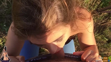 Пацан превратил свою девушку в публичную соску и теперь зарабатывает на ней денежки