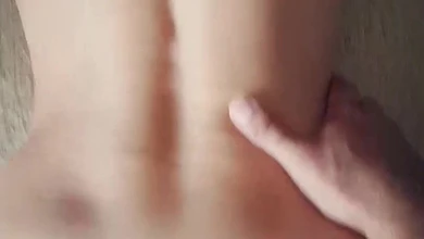 Мужик затащил молодую подпитую девку домой и там крепко выебал раком