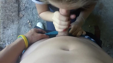 Полапал за сиськи в заброшенном здании, дал в рот и присунул в пизду