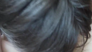 Мамина подружка Света звезда минета трахается с молодым соседом в волосатую пизду