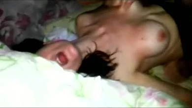 Муж, два друга, и его жена, пущенная по кругу. Совместно оттрахали шлюху, накормив спермой