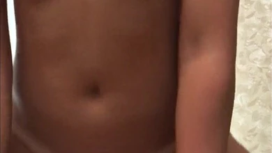 Пробуем с подружкой снять домашку для продажи на хаб. Достойная попка вертится на члене без резинки.