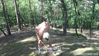 Молодая и зрелая пары обменялись партнёрами. Одну из жён выебли в ужасной хибаре, а вторую - поимели в лесу