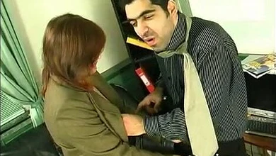 Ковтун Светан в комнате отдыха школы искусств дала Армянину и отсосала у него .