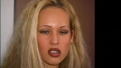 Как она ни отнекивалась, но Вудман всё-таки загнал хрен этой тёлочке в жопу!