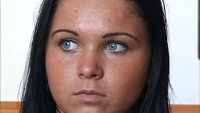 Вудман уговорил милую тихоню попозировать обнажённой, а потом её тоже выебал в жопу