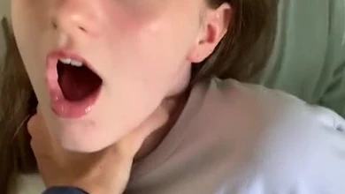 Миссия: кончить в подружку, пока никто из гостей не зашёл в туалет