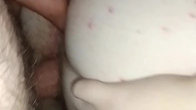 Сунул жене пальцы в жопу, а хуй - в её мясистую дырку