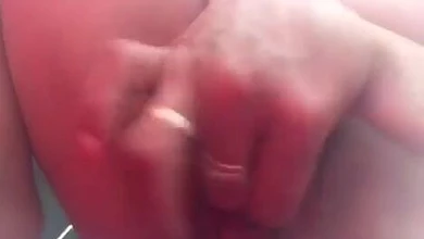 Дрочит после ебли и фистинга. Встреча бляди в сауне