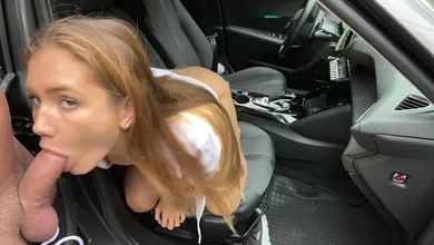 Запикапил на лавочке и выебал в жопу в машине