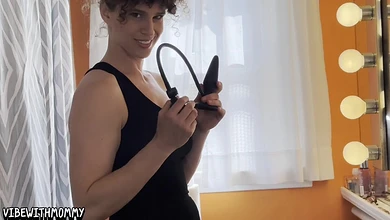 У мачехи так зачесалось очко, что пасынок её таки выебал